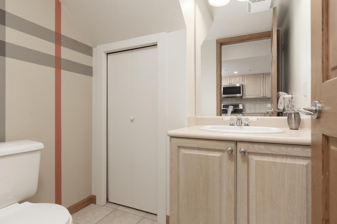 Lagoons By Cozystay Signature Whistler Eksteriør bilde